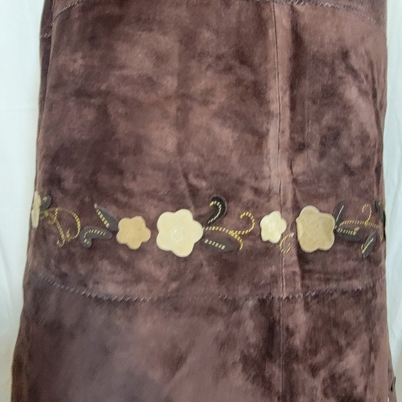 Brandon Thomas Brown Suede Skirt with Floral Detail - Picture 3 of 8